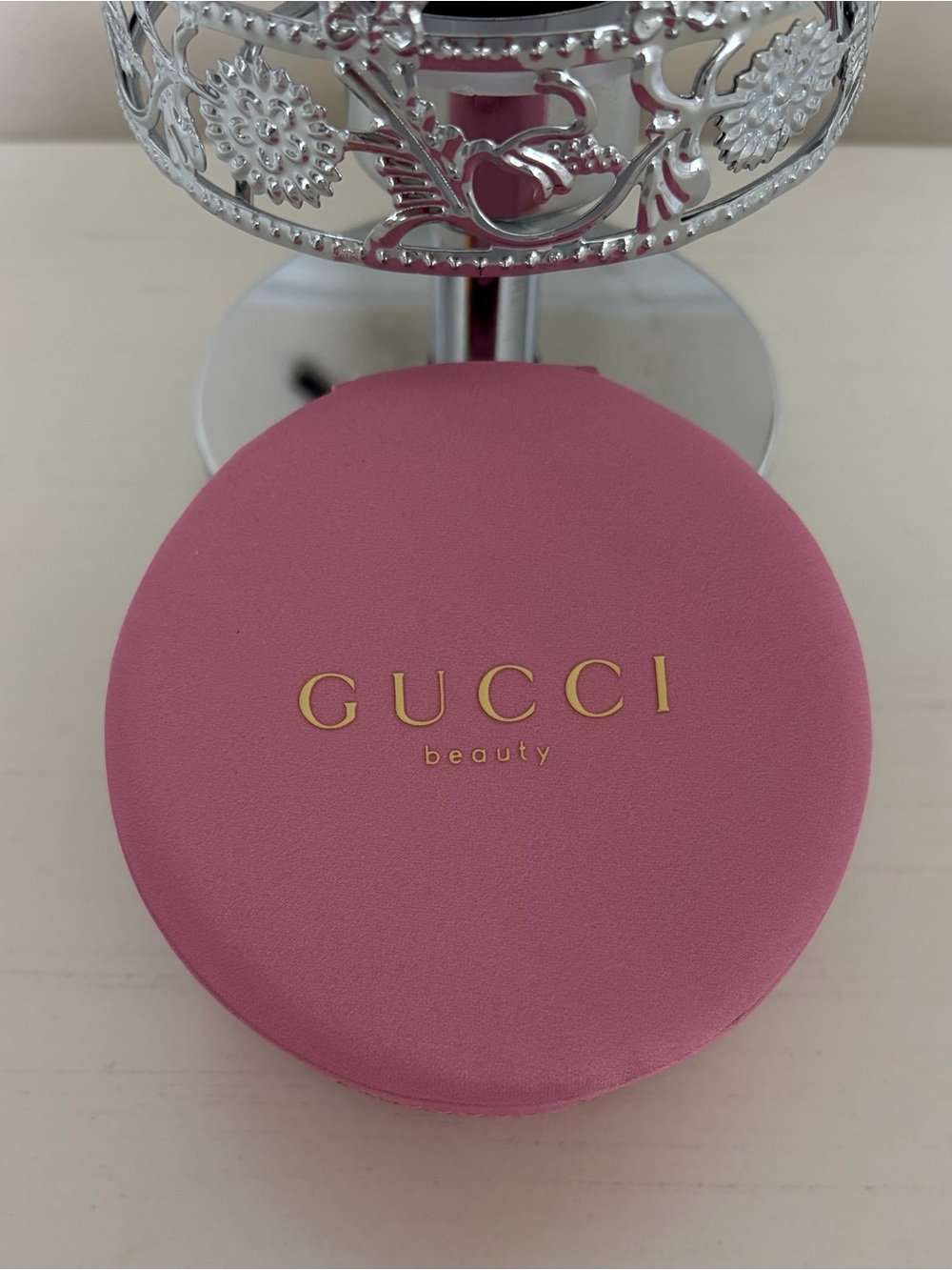 Gucci Beauty Pink Sateen Round Zippered Jewel Case With Pull String & Zipper